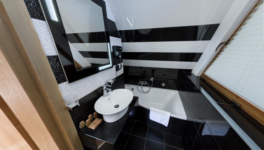 Novobilski - Pod Wyciagiem Bania I Kotelnica, Obok Termy Bania Białka Tatrzańska Extérieur photo